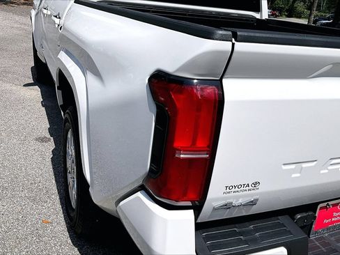 Used 2025 Toyota Tacoma SR5 AWD/4WD image 20