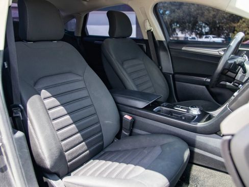 Used 2019 Ford Fusion SE FWD image 22