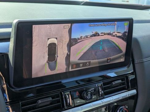 New 2026 Nissan Pathfinder Platinum AWD/4WD image 14