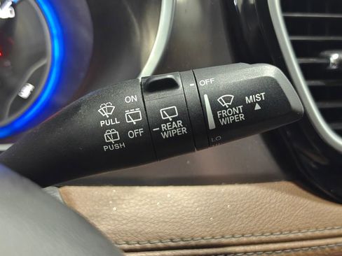 Used 2017 Chrysler Pacifica Limited FWD image 78