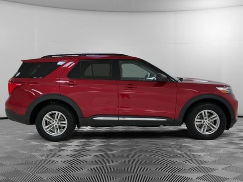 Used 2022 Ford Explorer XLT w/ Equipment Group 202A AWD/4WD image 6