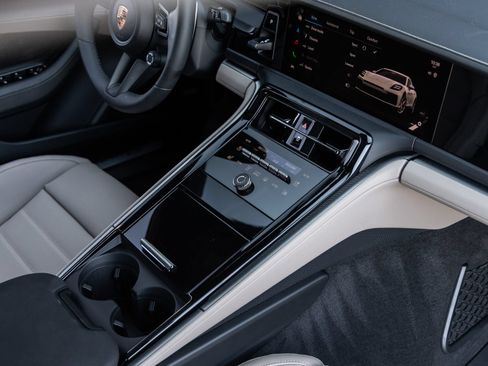 Certified 2026 Porsche Panamera 4 AWD/4WD image 32