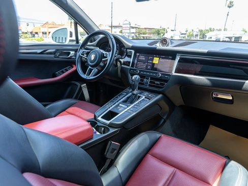 Used 2021 Porsche Macan AWD/4WD image 38