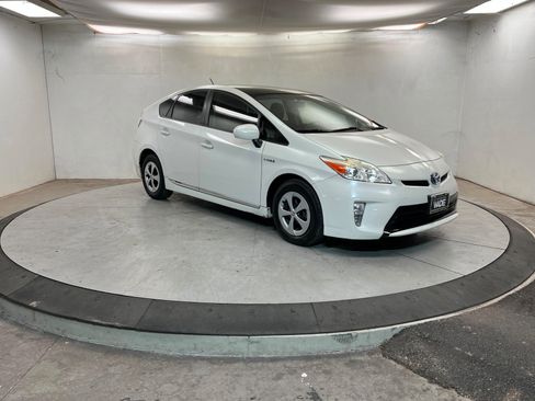 Used 2013 Toyota Prius Three w/ Solar Roof Pkg image 8