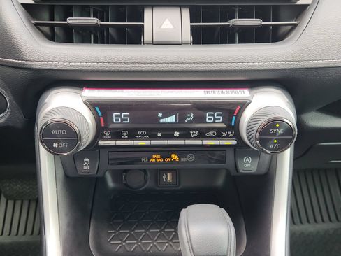 Used 2024 Toyota RAV4 XLE FWD image 22