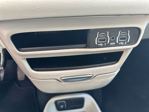 Used 2023 Chrysler Voyager LX image 17