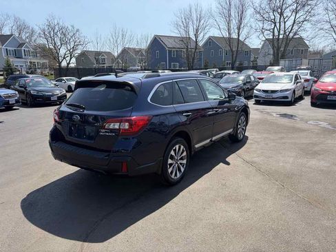 Used 2018 Subaru Outback 2.5i Touring image 6