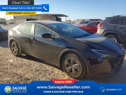 Used 2024 Toyota Prius LE FWD image 5