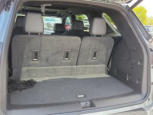 Used 2023 Chevrolet Traverse High Country w/ LPO, 'HIT The Road' Package FWD image 8