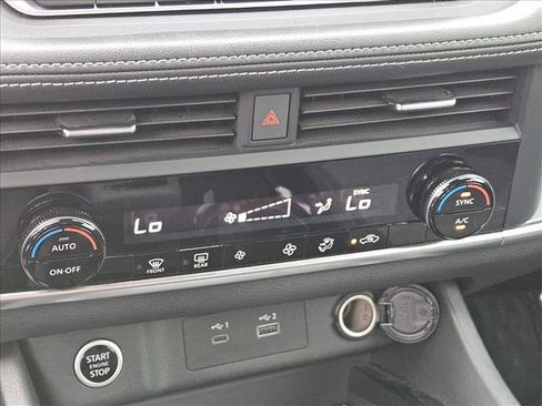 Used 2023 Nissan Rogue SV FWD image 15