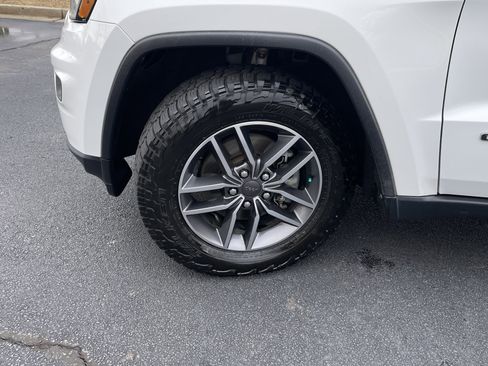 Used 2019 Jeep Grand Cherokee Limited w/ Luxury Group II image 32