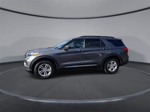 Used 2022 Ford Explorer XLT image 4