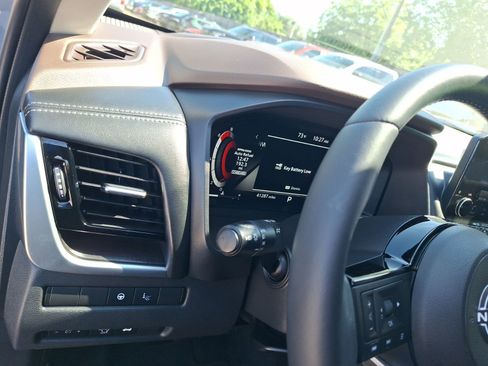 Used 2023 Nissan Rogue Platinum w/ Platinum Premium Package FWD image 17