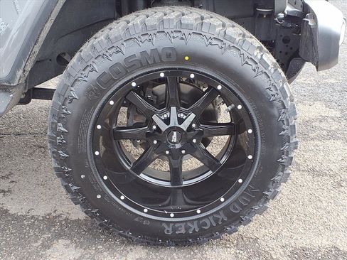 Used 2021 Jeep Wrangler Unlimited Sahara w/ Uconnect 4C Nav & Sound Group image 10