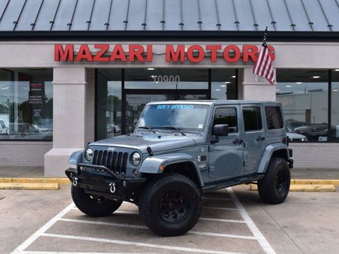 Used 2015 Jeep Wrangler Unlimited Sahara w/ Connectivity Group AWD/4WD image 2