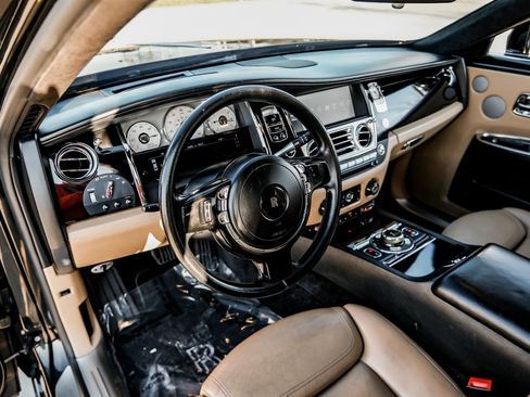 Used 2015 Rolls-Royce Ghost RWD image 3