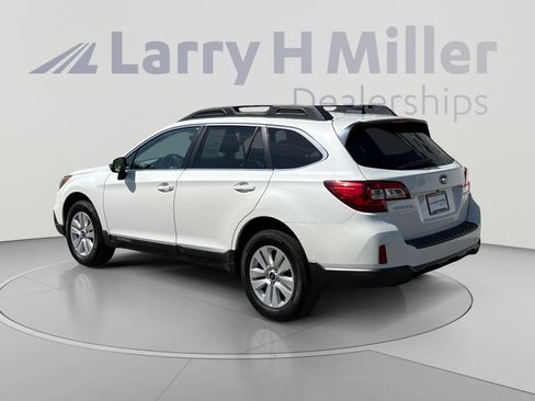 Used 2017 Subaru Outback 2.5i Premium AWD/4WD image 3
