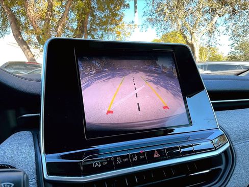 Used 2022 Jeep Compass Latitude image 25