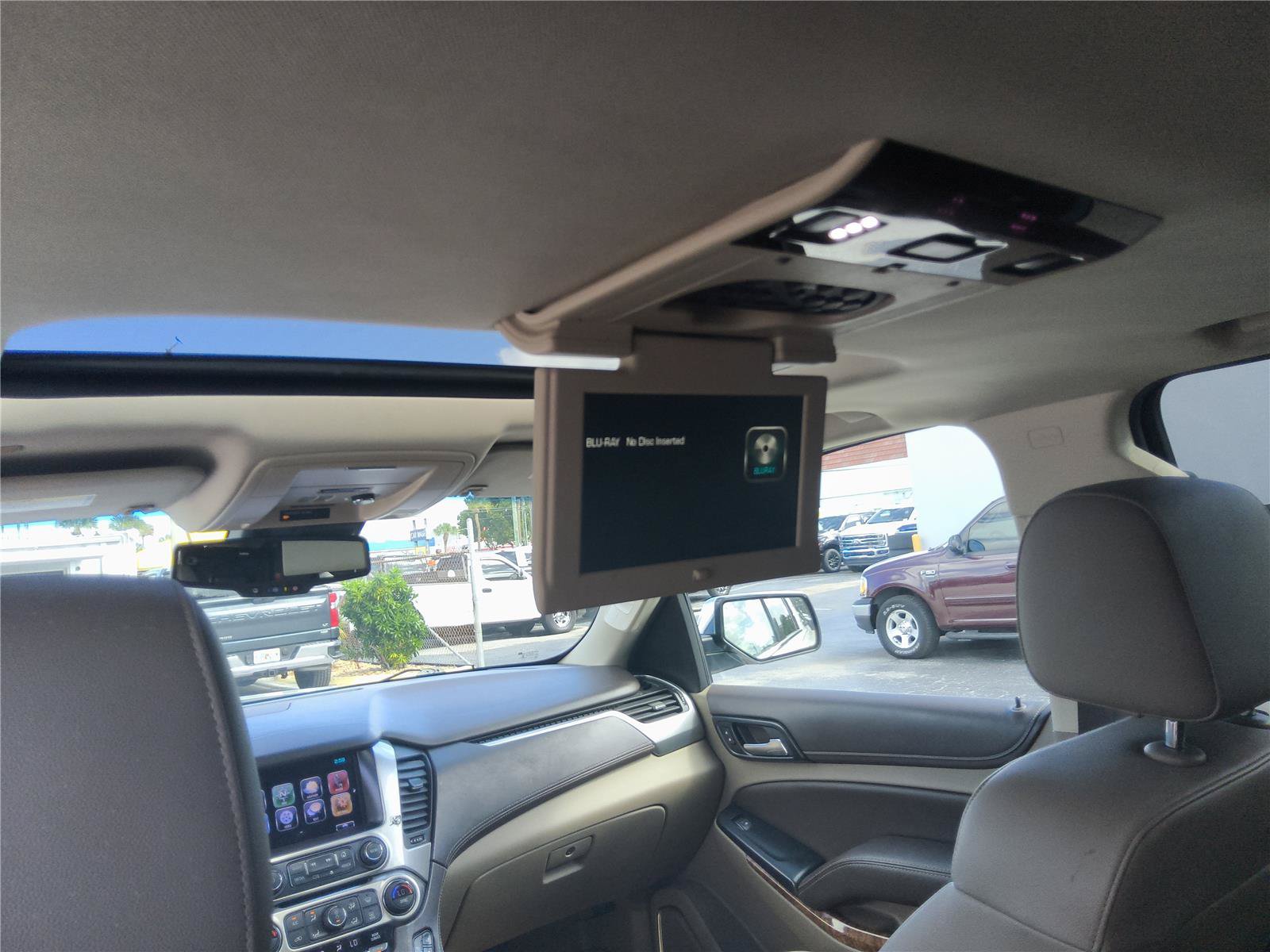 Used 2017 Chevrolet Suburban Premier AWD/4WD image 24