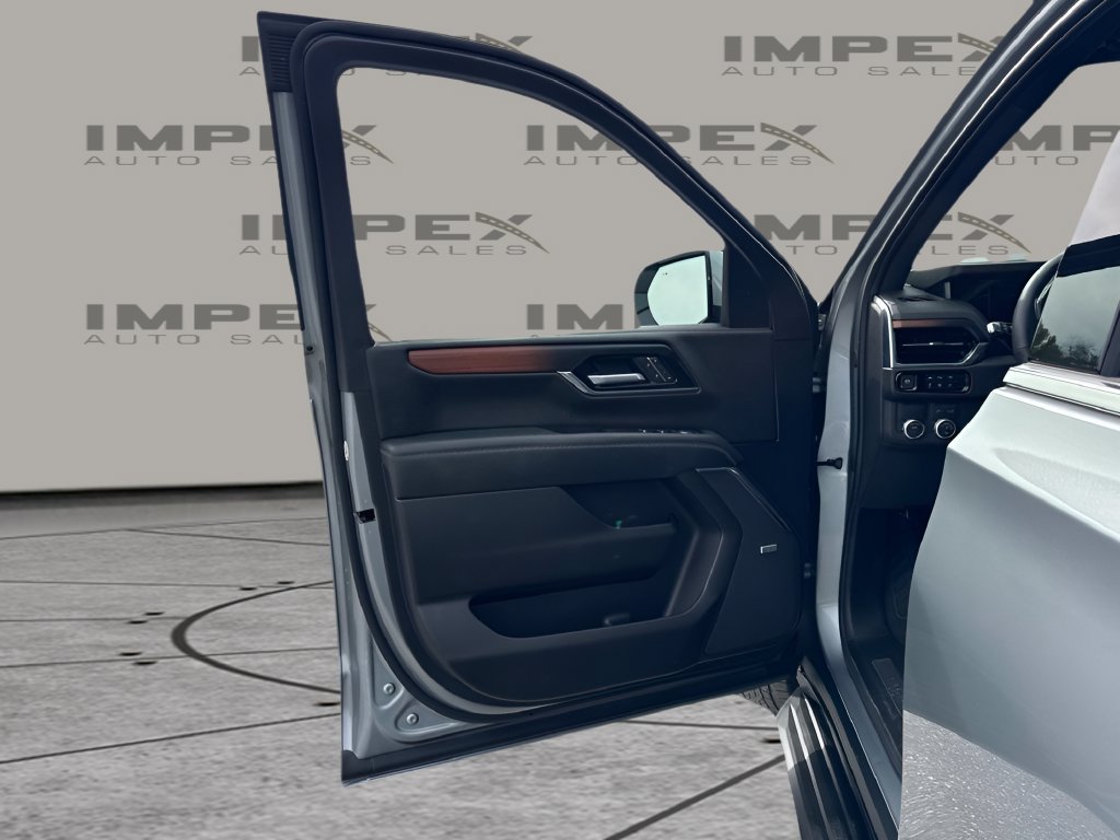 Used 2025 GMC Yukon Denali RWD image 26