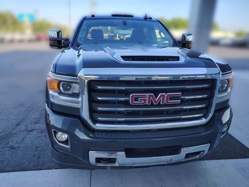 Used 2017 GMC Sierra 2500 SLT w/ All-Terrain HD Package AWD/4WD image 3