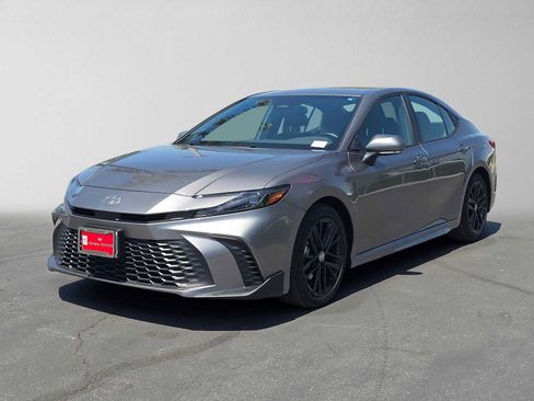 Used 2026 Toyota Camry SE FWD image 7
