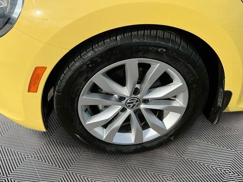 Used 2013 Volkswagen Beetle TDI image 28