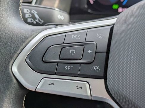 Used 2025 Volkswagen Atlas SEL AWD/4WD image 25