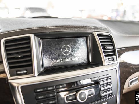Used 2016 Mercedes-Benz GL 450 4MATIC w/ Premium I Package image 27
