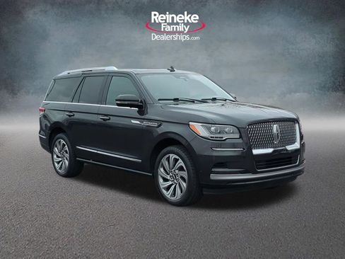 Used 2023 Lincoln Navigator Reserve image 3
