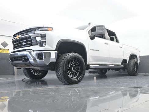 Used 2024 Chevrolet Silverado 2500 LT image 59
