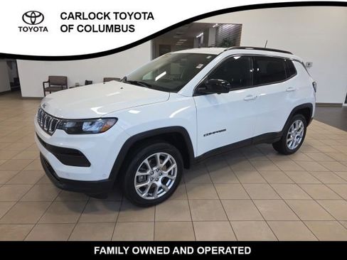 Used 2023 Jeep Compass Latitude AWD/4WD image 2