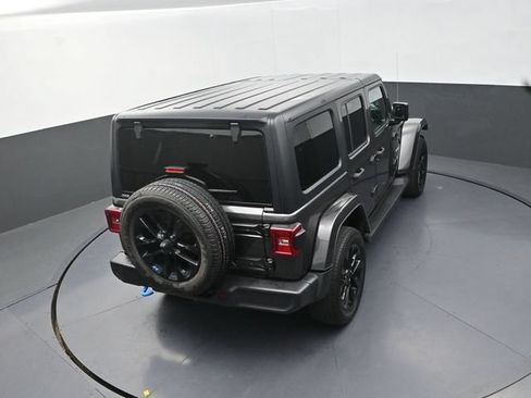 Used 2023 Jeep Wrangler Unlimited Sahara w/ Cold Weather Group AWD/4WD image 18