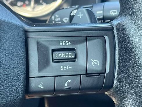 Used 2025 Nissan Rogue S AWD/4WD image 21