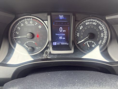 Used 2019 Toyota Tacoma TRD Sport image 15