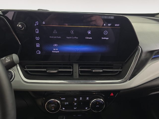 Certified 2025 Chevrolet Trax LT w/ LT Convenience Package FWD image 14