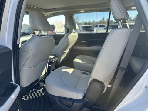 Used 2024 Toyota Grand Highlander XLE image 31