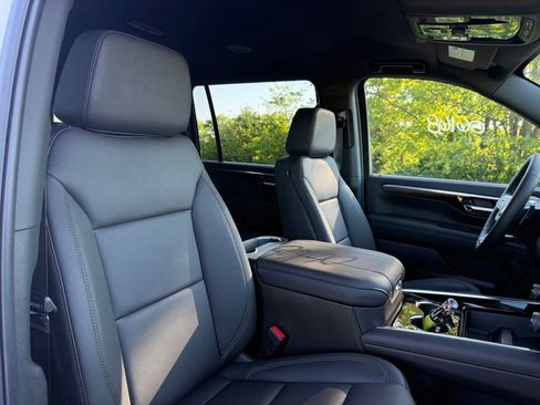 New 2026 Chevrolet Suburban LT w/ Comfort Package AWD/4WD image 24