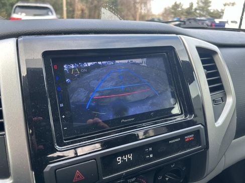 Used 2014 Toyota Tacoma 4x4 Double Cab w/ TRD Sport Package image 19