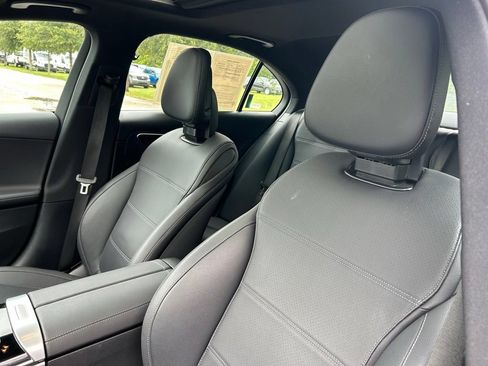 Used 2025 Mercedes-Benz C 300 Sedan image 16