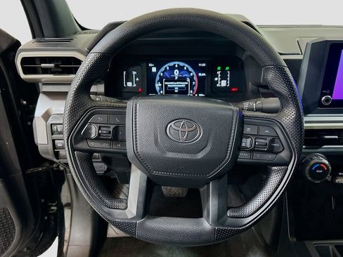 Used 2025 Toyota Tacoma SR5 AWD/4WD image 9