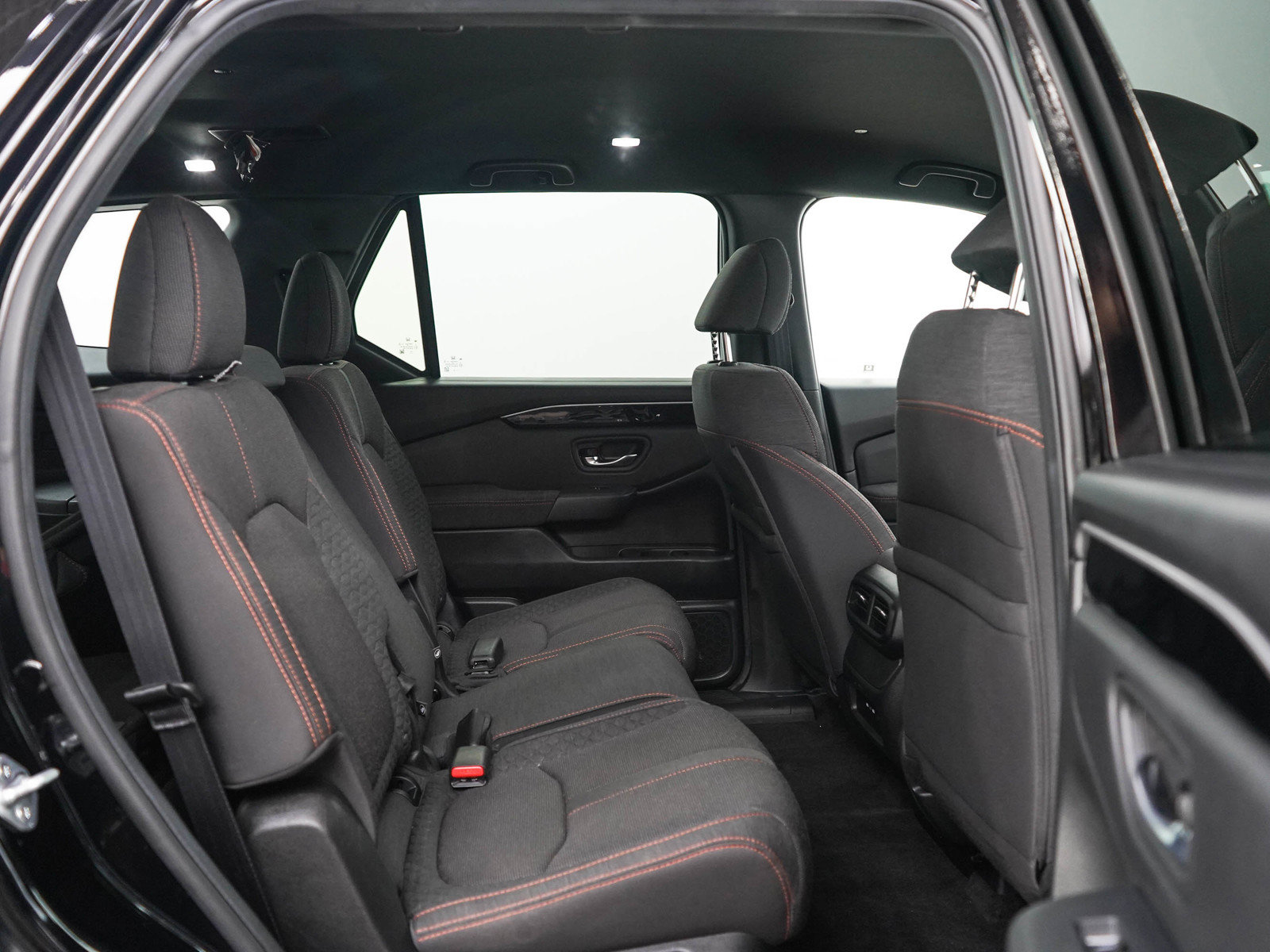 Used 2025 Honda Pilot Sport image 12