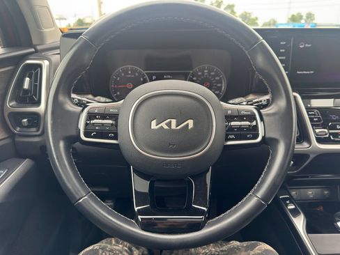 Used 2022 Kia Sorento S w/ Panoramic Sunroof Package AWD/4WD image 11