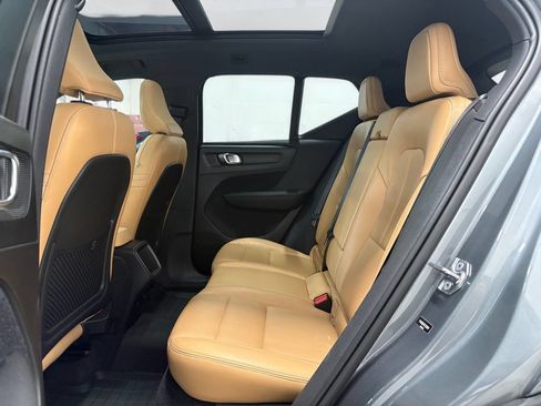 Used 2019 Volvo XC40 T5 Momentum AWD/4WD image 12