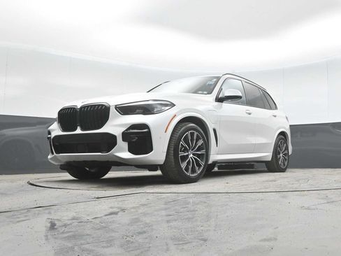 Used 2022 BMW X5 xDrive45e w/ M Sport Package AWD/4WD image 49