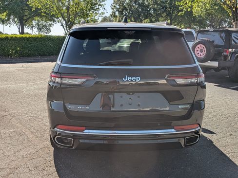 Used 2022 Jeep Grand Cherokee L Overland w/ Advanced Protech Group III AWD/4WD image 8