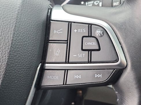 Used 2020 Toyota Highlander XLE image 22