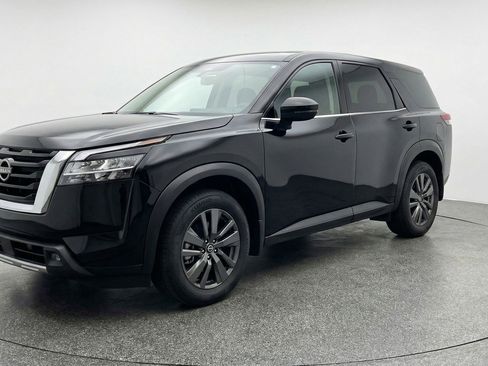 Used 2025 Nissan Pathfinder SV FWD image 3