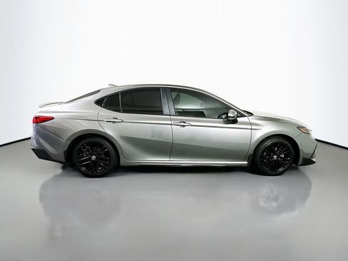 Used 2025 Toyota Camry SE image 4