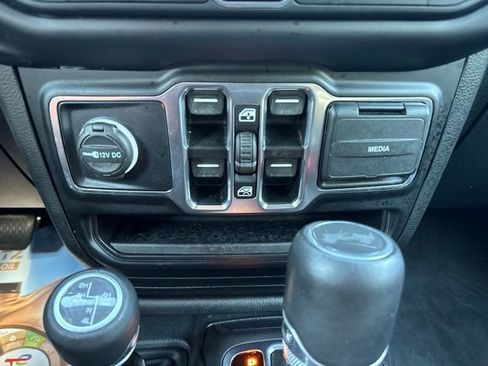 Used 2023 Jeep Wrangler Unlimited Sahara w/ Cold Weather Group AWD/4WD image 22